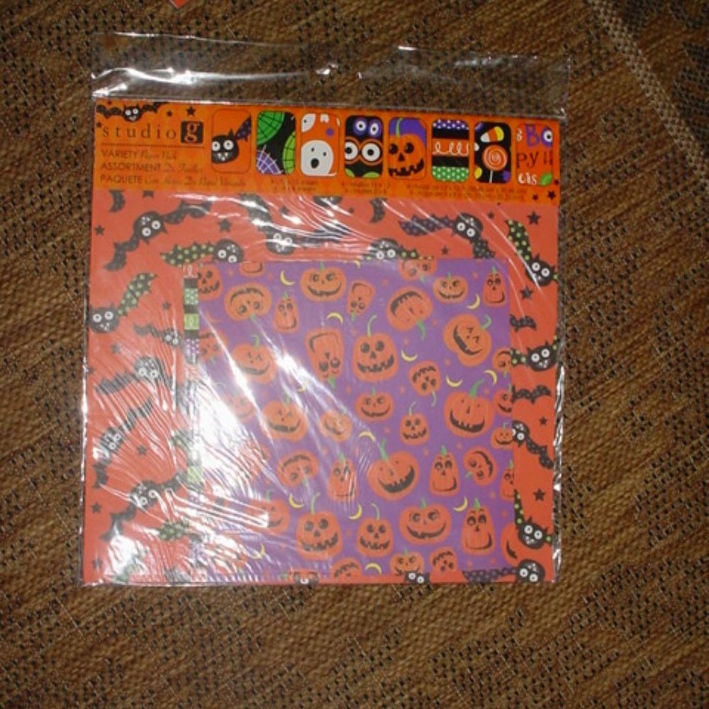 STUDIO G NWT Variety Scrapbook Paper Assortment Pack HALLOWEEN